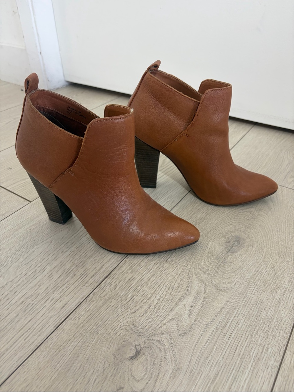 Steve Madden Brown Leather Pointed-Toe Ankle Booties size 7